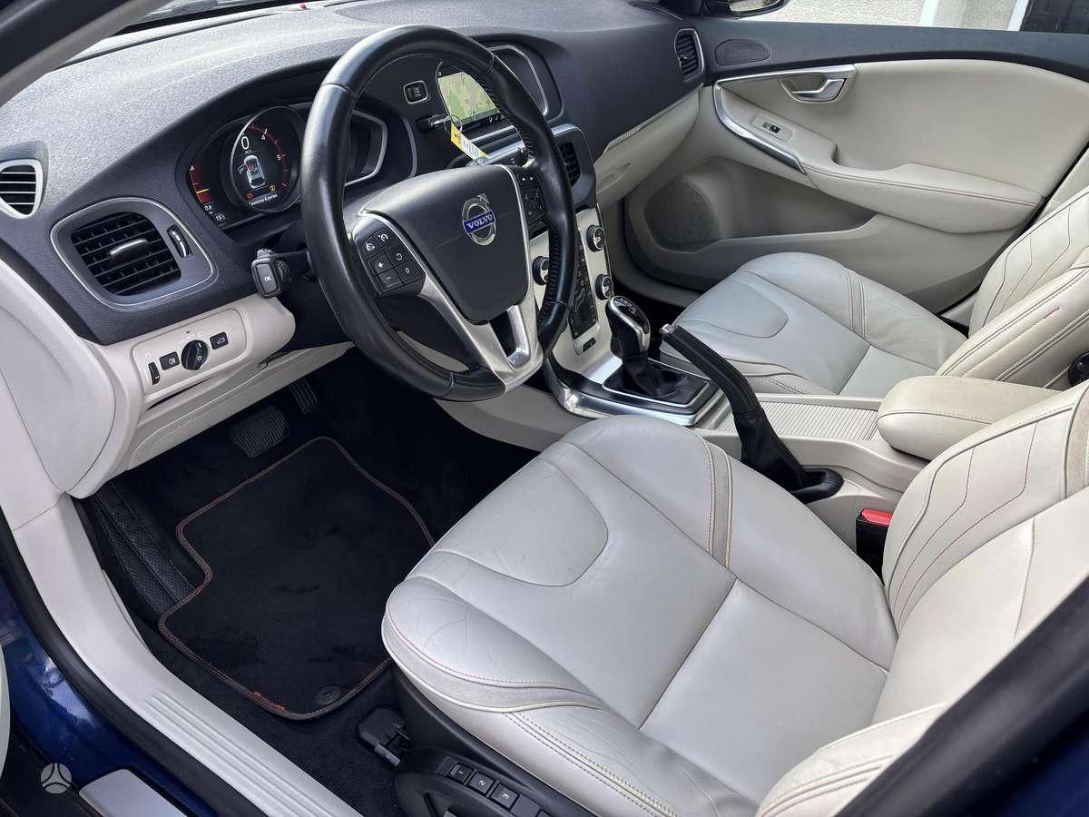 Volvo V40 Cross Country - 8