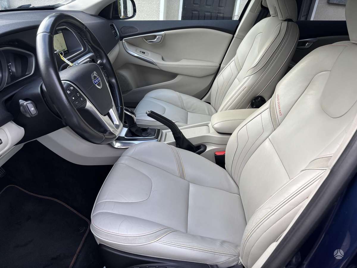 Volvo V40 Cross Country - 9