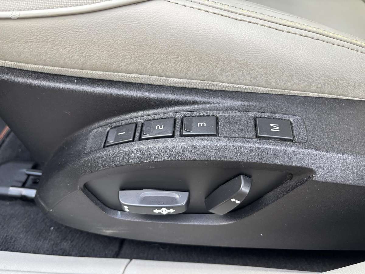 Volvo V40 Cross Country - 10