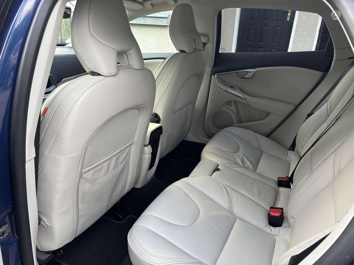 Volvo V40 Cross Country - 12