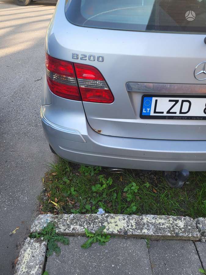 Mercedes-Benz 200 - 3