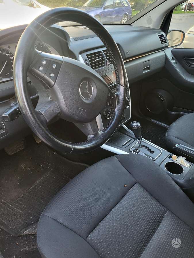 Mercedes-Benz 200 - 5