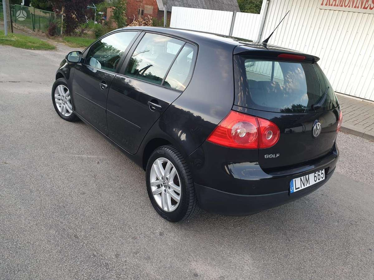 Volkswagen Golf - 1