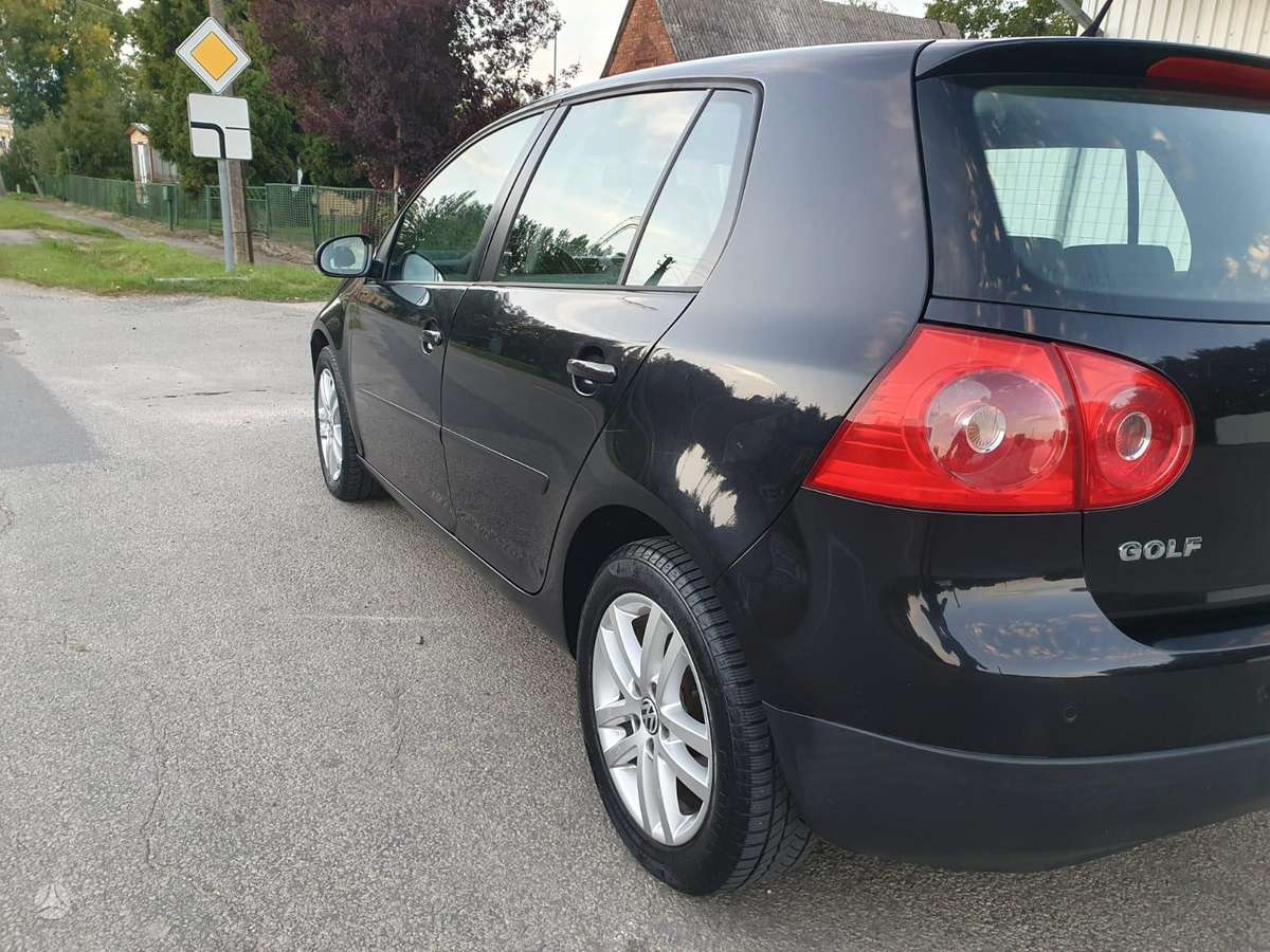 Volkswagen Golf - 5