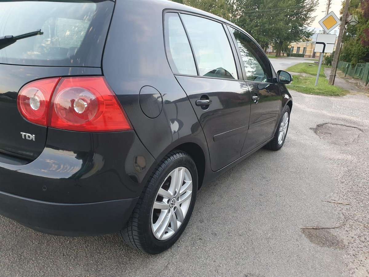 Volkswagen Golf - 6