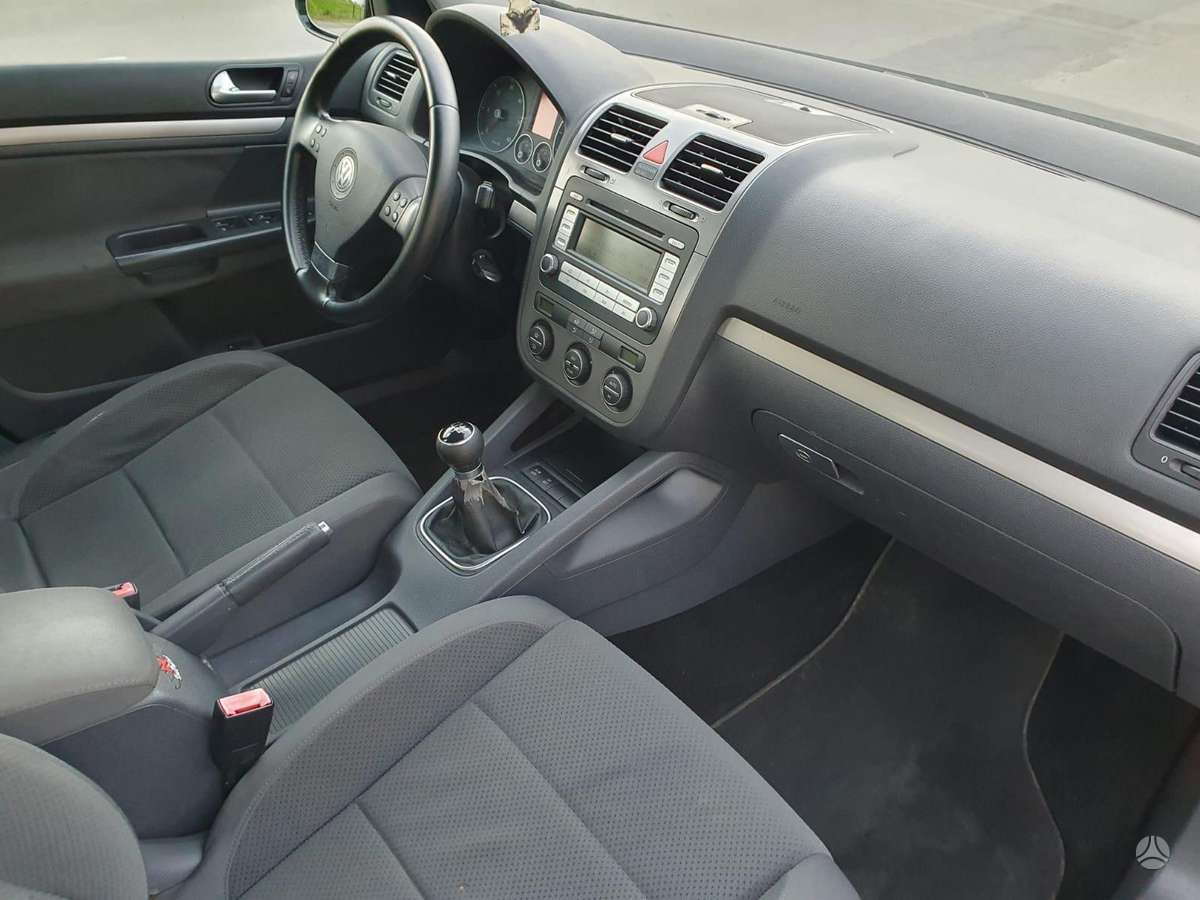 Volkswagen Golf - 8