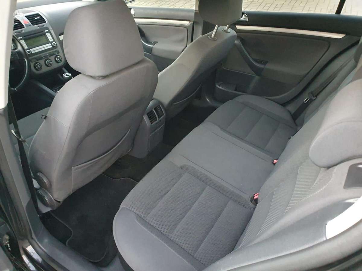 Volkswagen Golf - 10