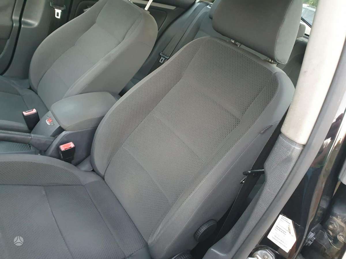 Volkswagen Golf - 11