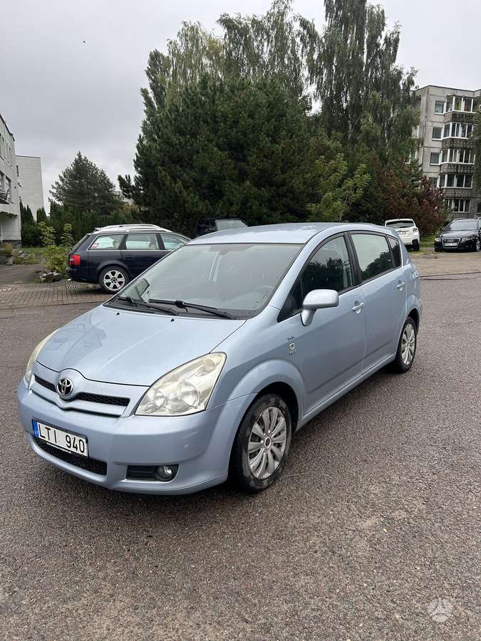 Toyota Corolla Verso - 1