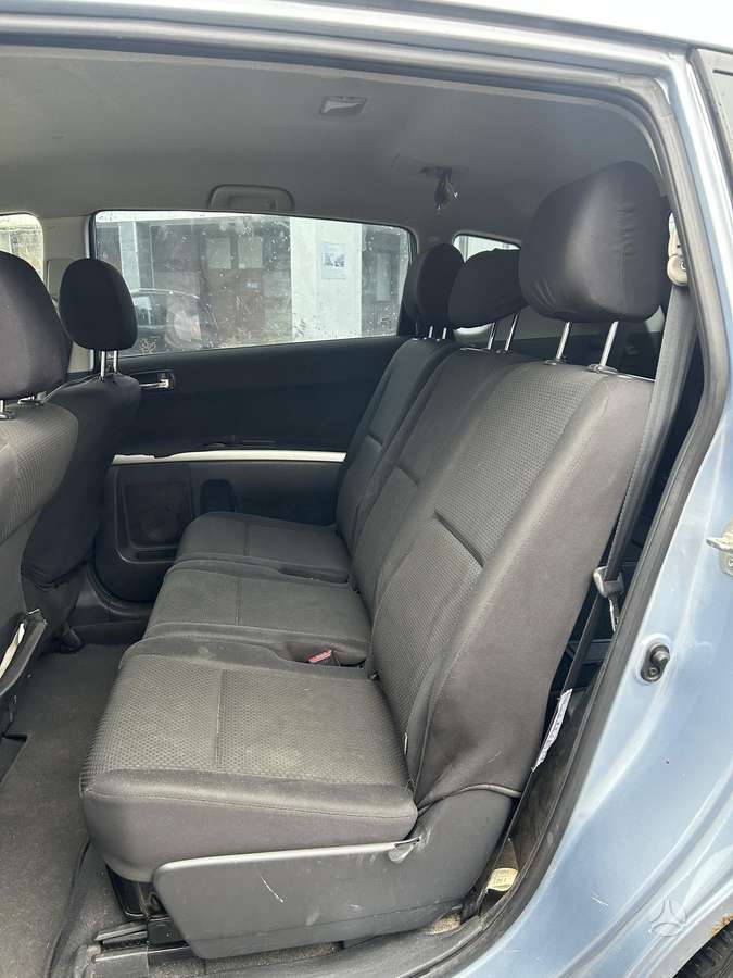 Toyota Corolla Verso - 5