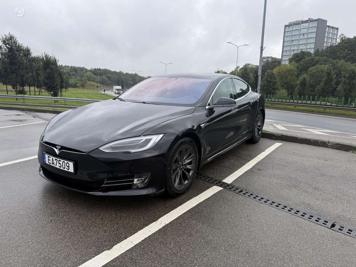 Tesla Model S - 1