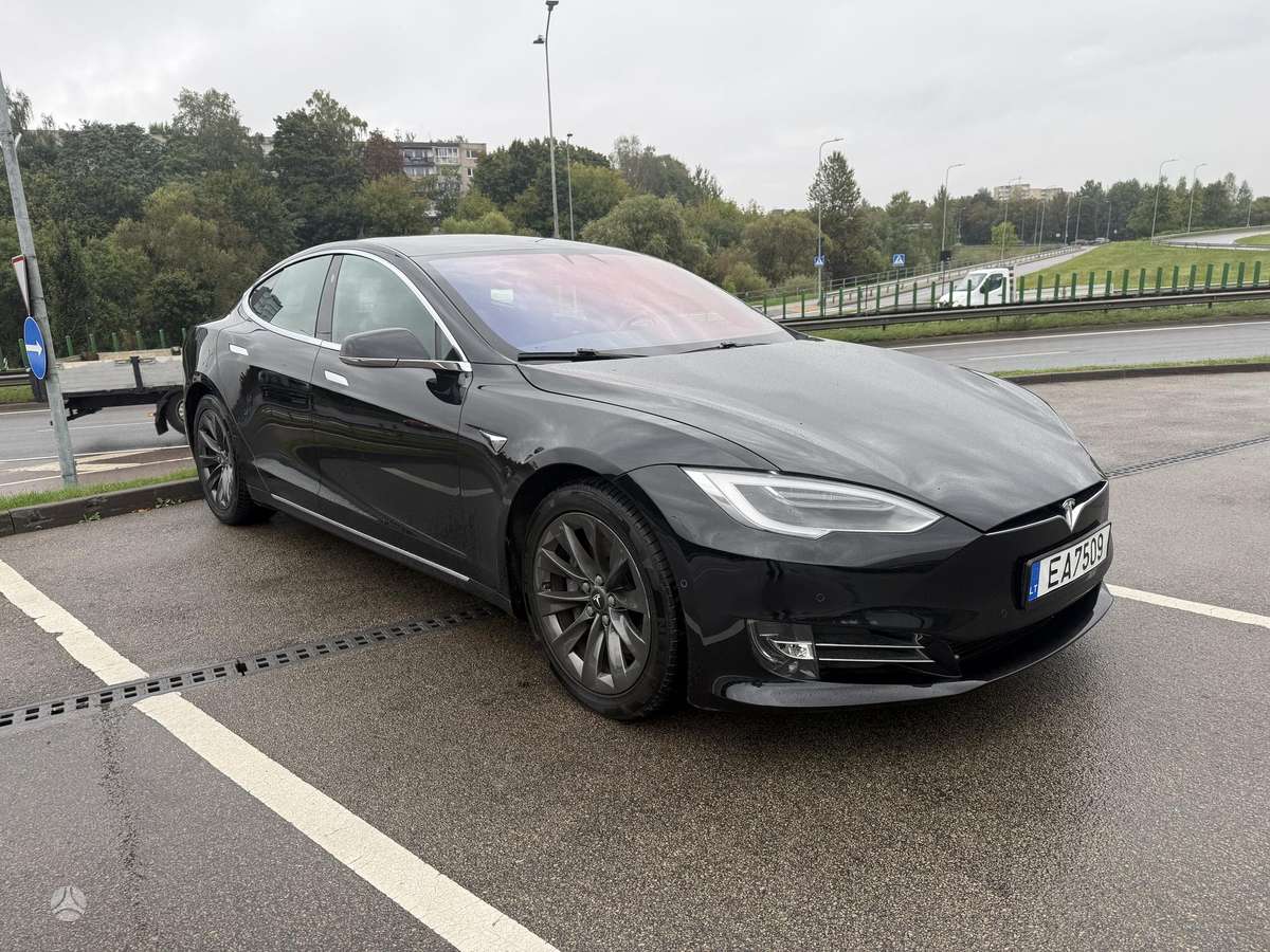 Tesla Model S - 2
