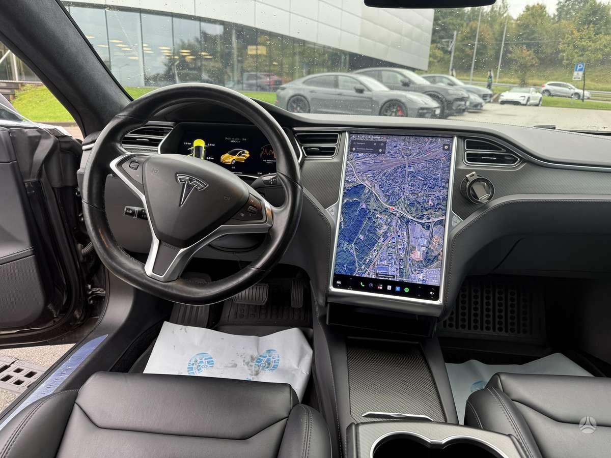 Tesla Model S - 6