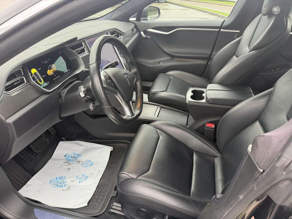 Tesla Model S - 7