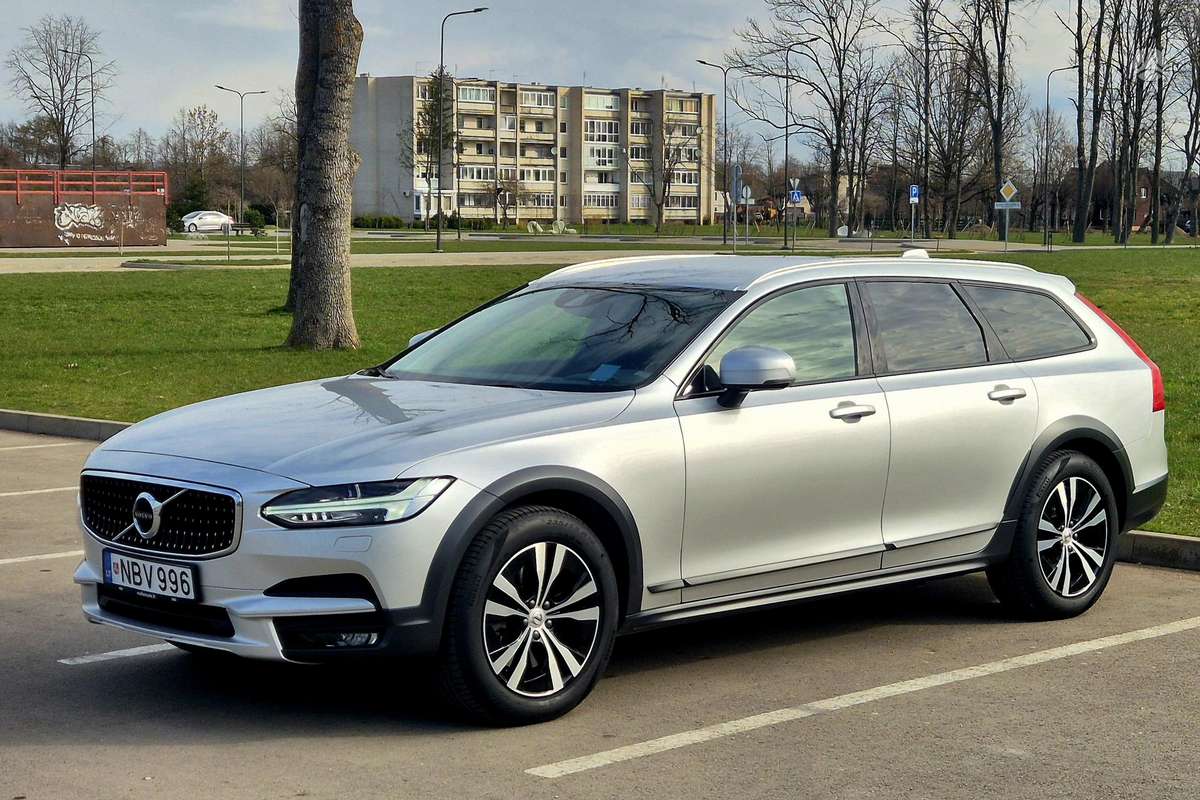 Volvo V90 Cross Country - 2