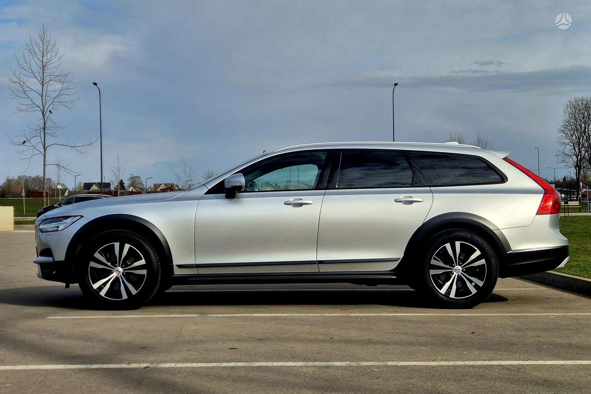 Volvo V90 Cross Country - 3