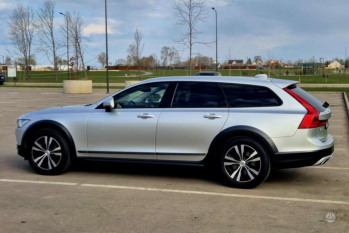 Volvo V90 Cross Country - 4