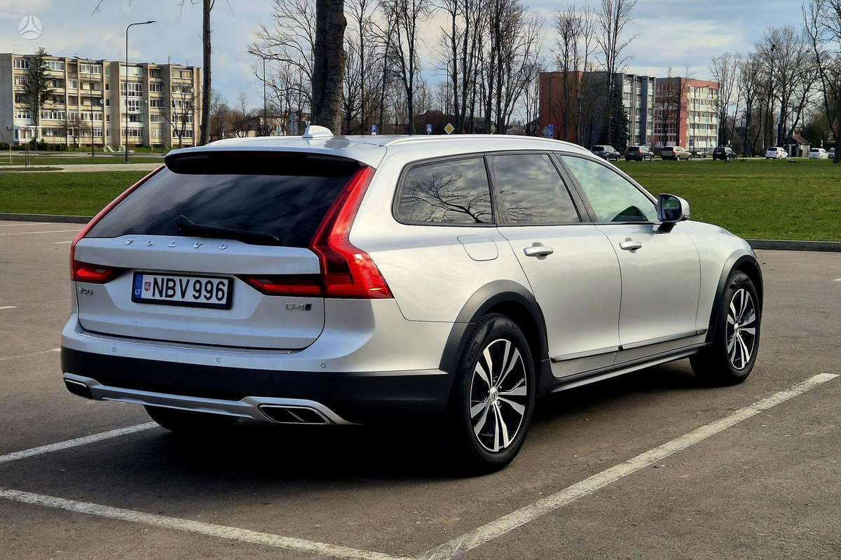 Volvo V90 Cross Country - 8
