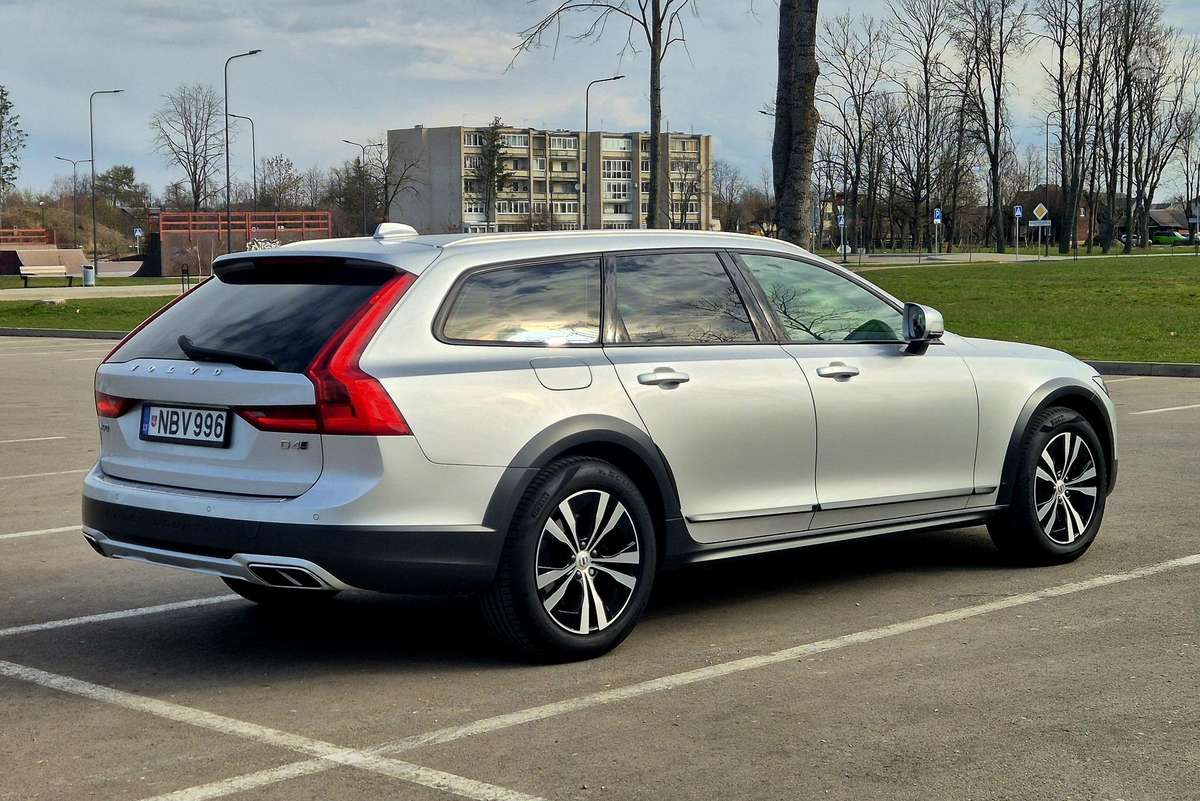 Volvo V90 Cross Country - 9