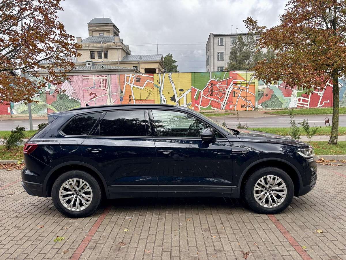Volkswagen Touareg - 1