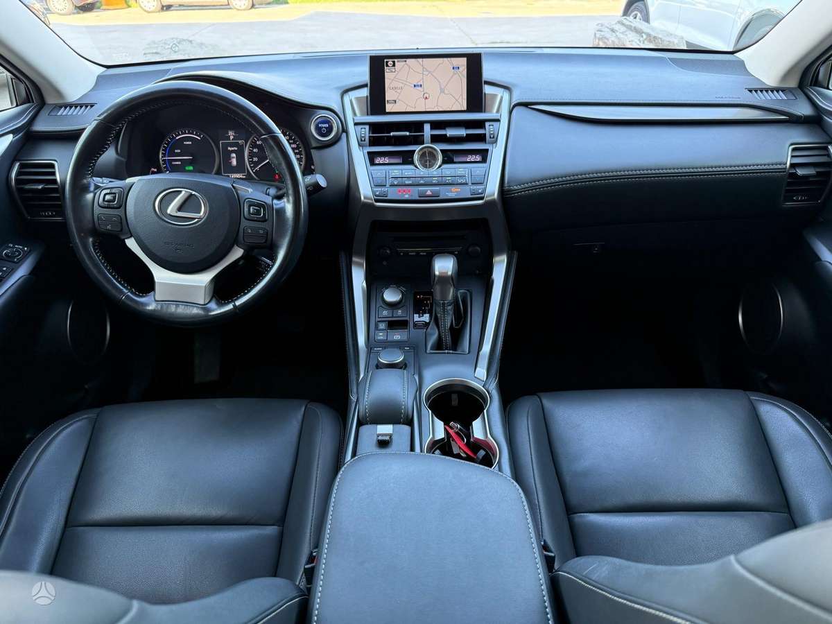 Lexus NX 300h - 11