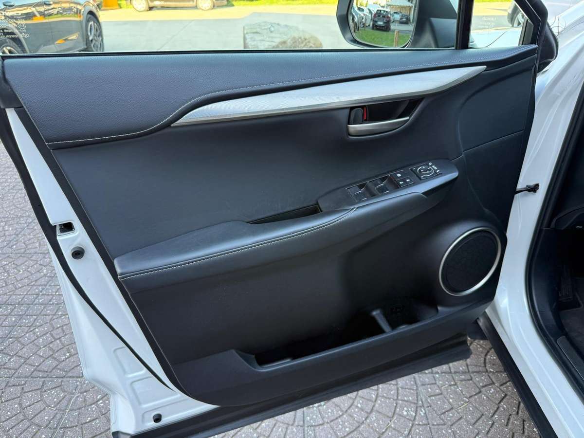Lexus NX 300h - 8