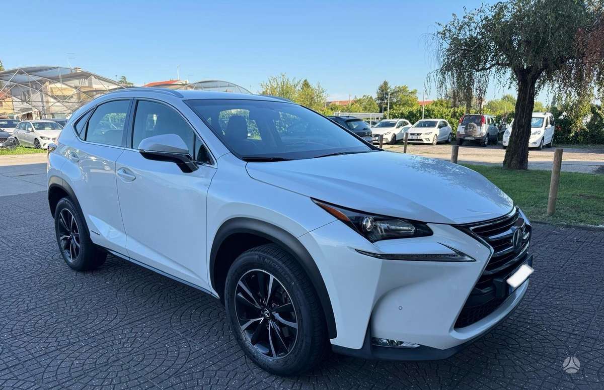 Lexus NX 300h - 1