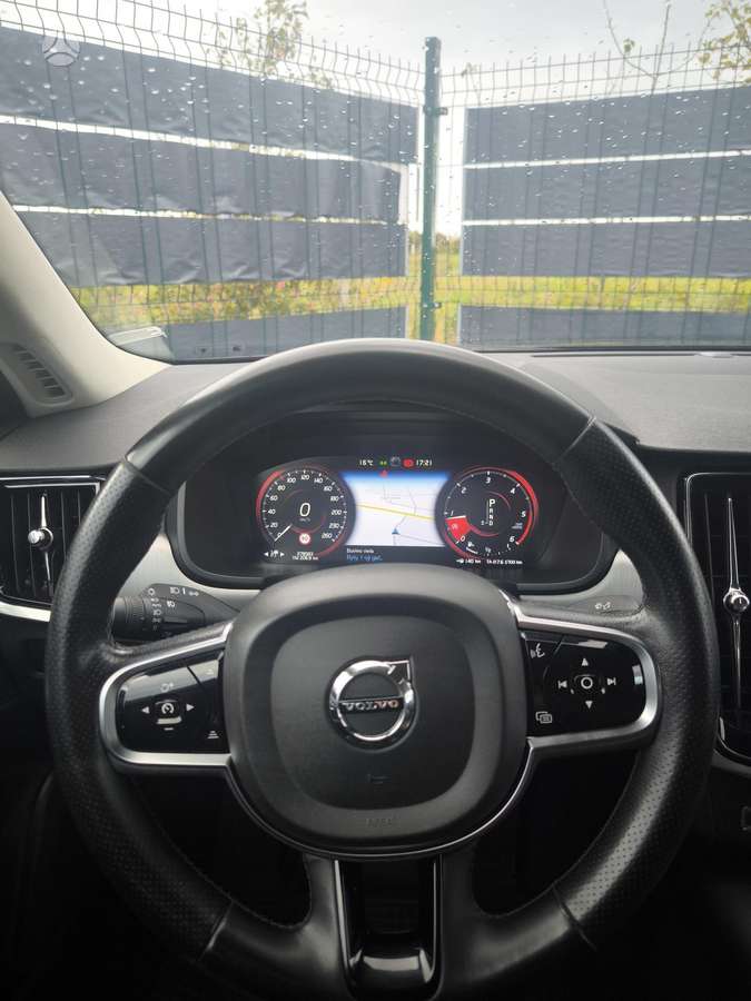Volvo S90 - 11