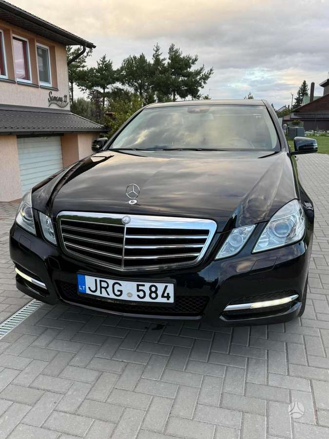 Mercedes-Benz E300 - 1