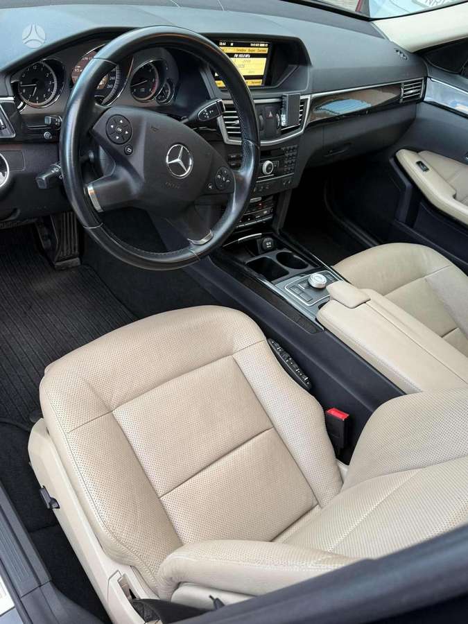 Mercedes-Benz E300 - 3