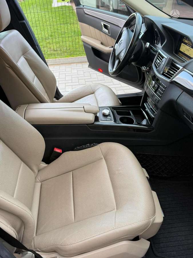 Mercedes-Benz E300 - 4