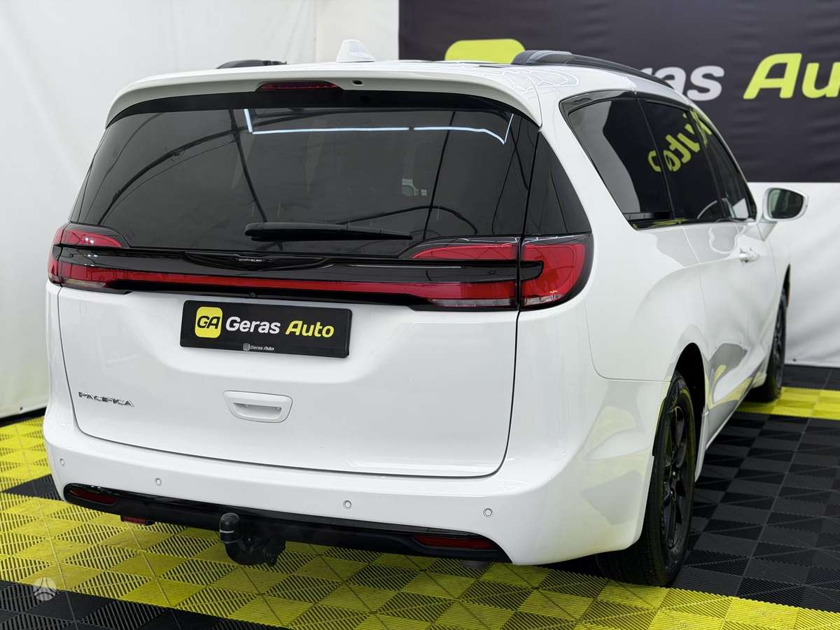 Chrysler Pacifica - 4