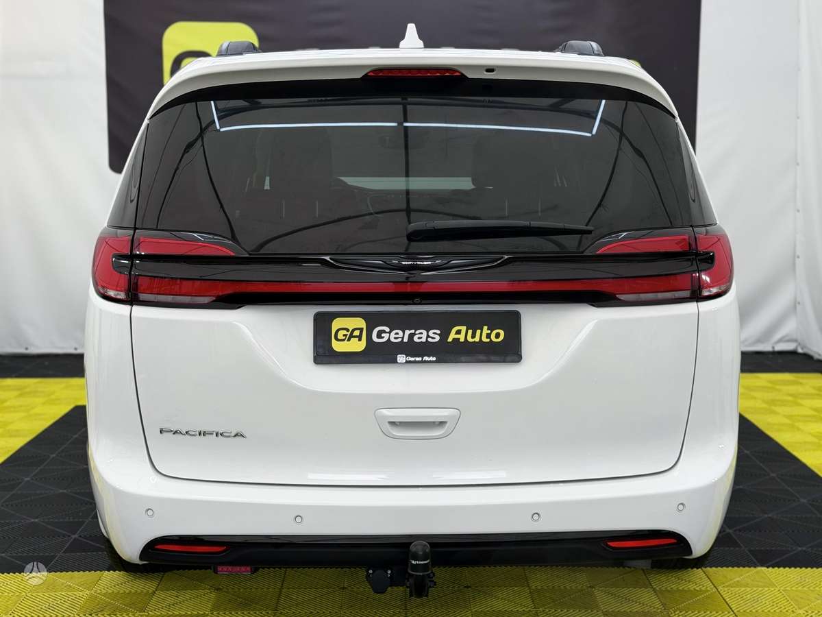 Chrysler Pacifica - 5