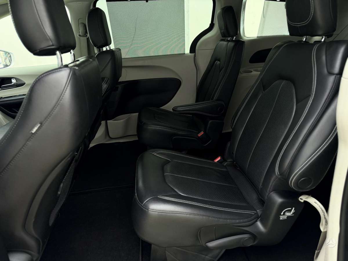 Chrysler Pacifica - 11