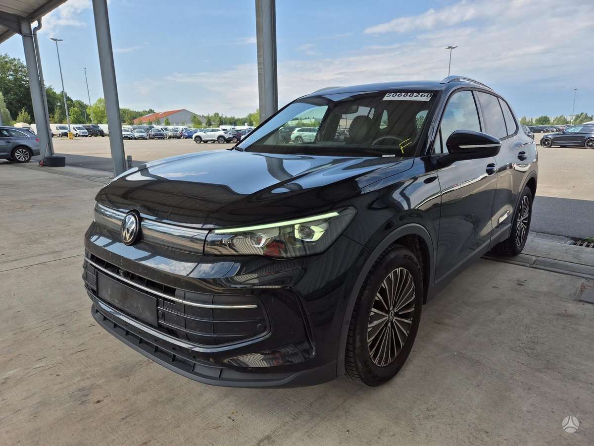 Volkswagen Tiguan - 1