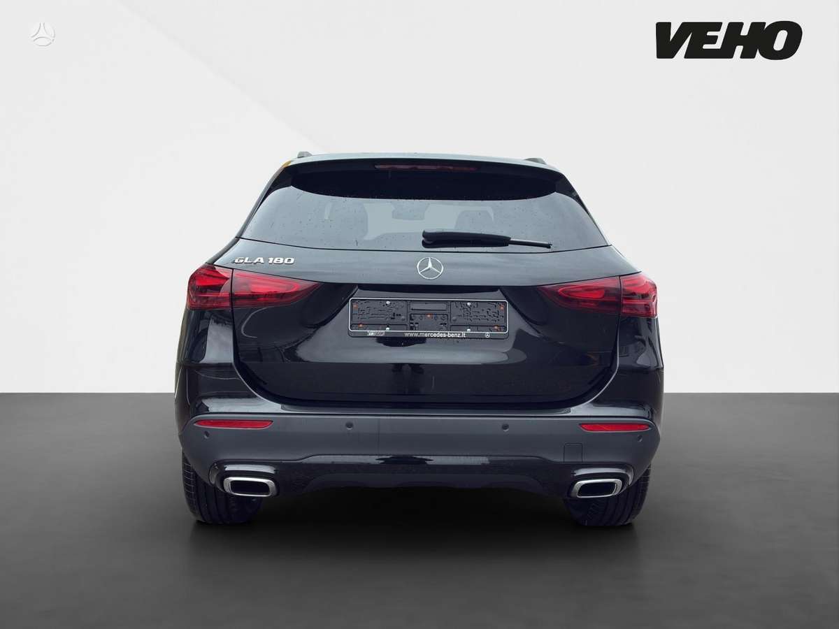 Mercedes-Benz GLA180 - 4