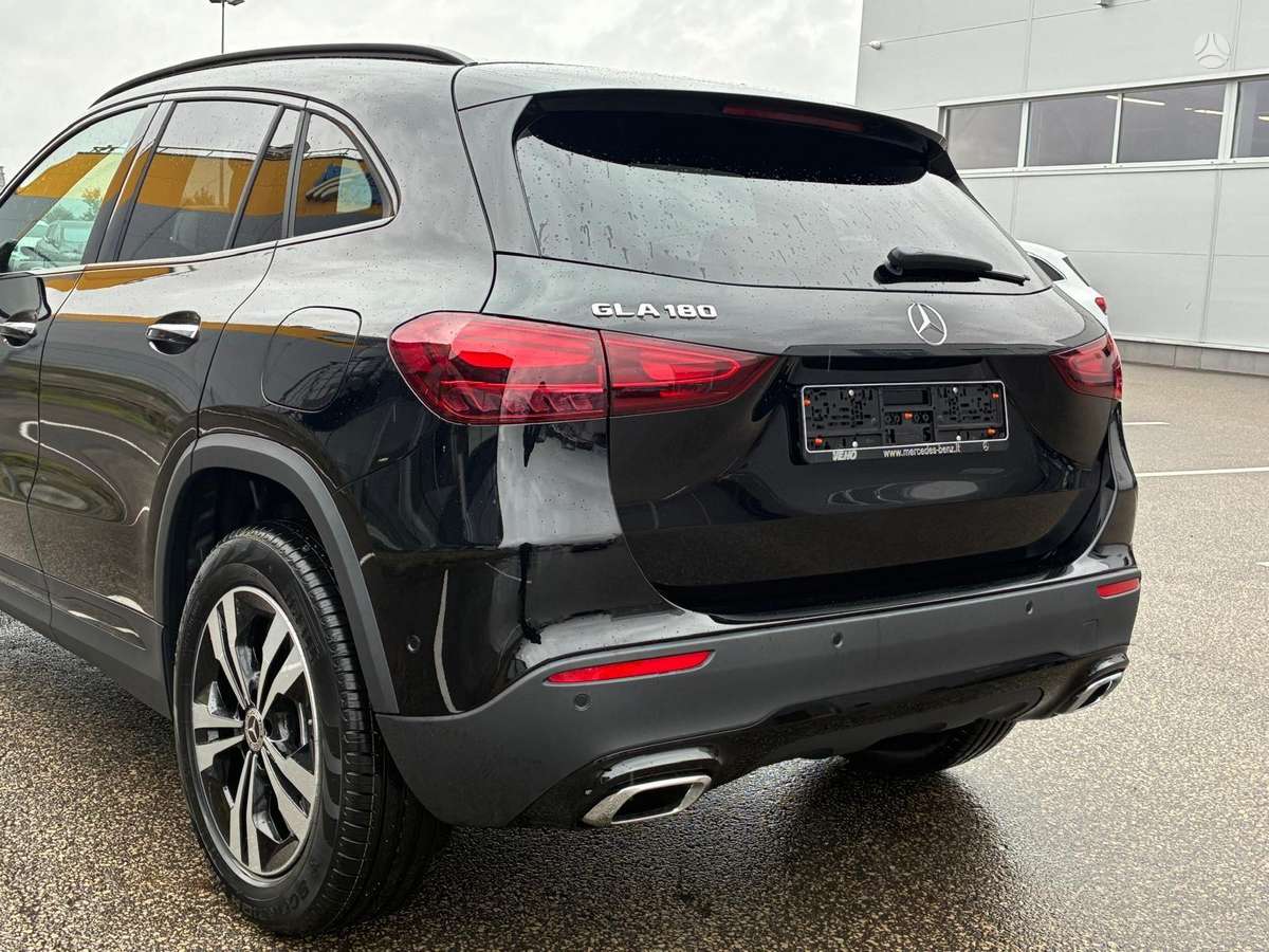 Mercedes-Benz GLA180 - 10