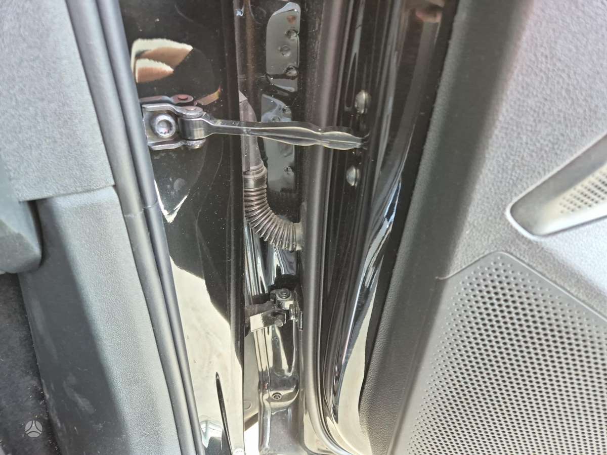 Volkswagen Tiguan - 12
