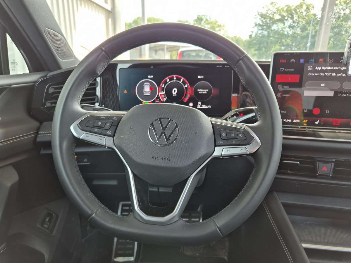 Volkswagen Tiguan - 11