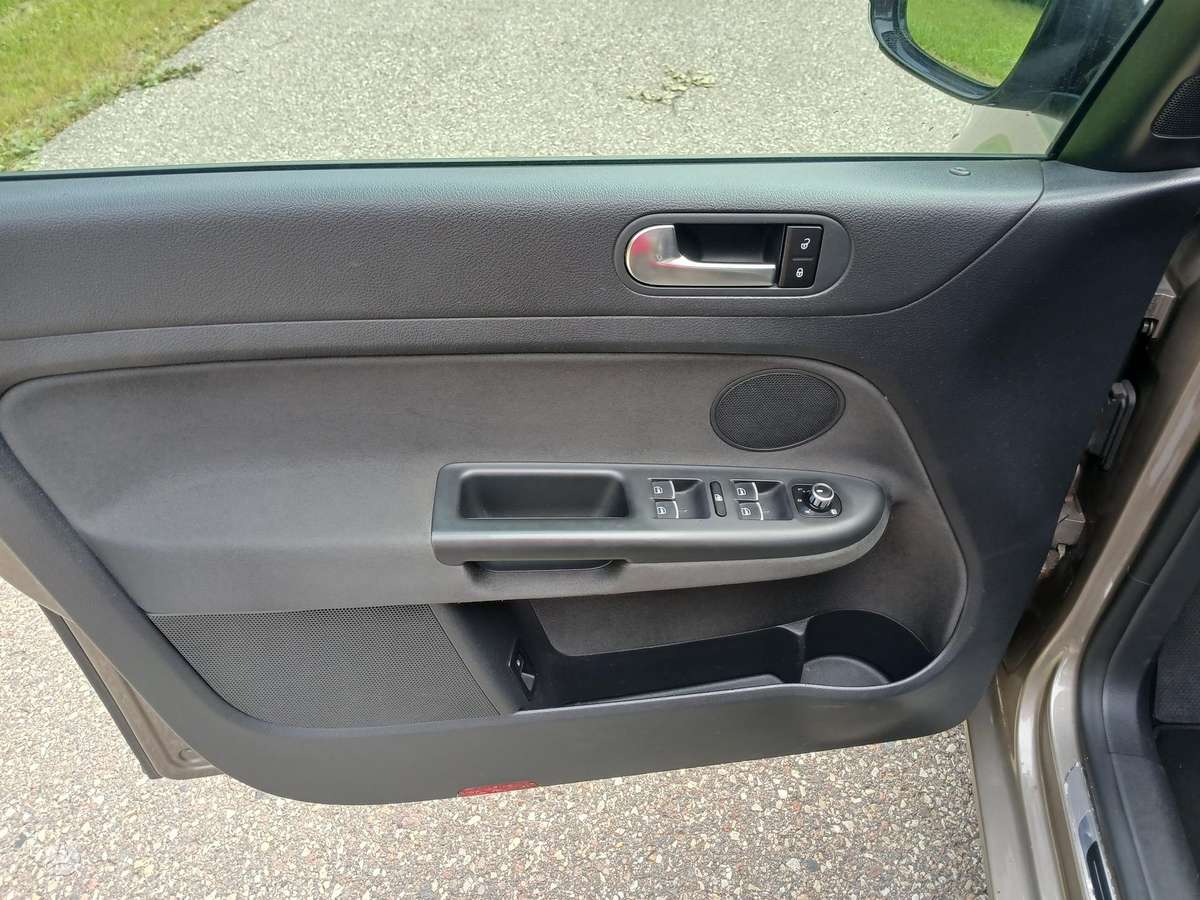 Volkswagen Golf Plus - 11