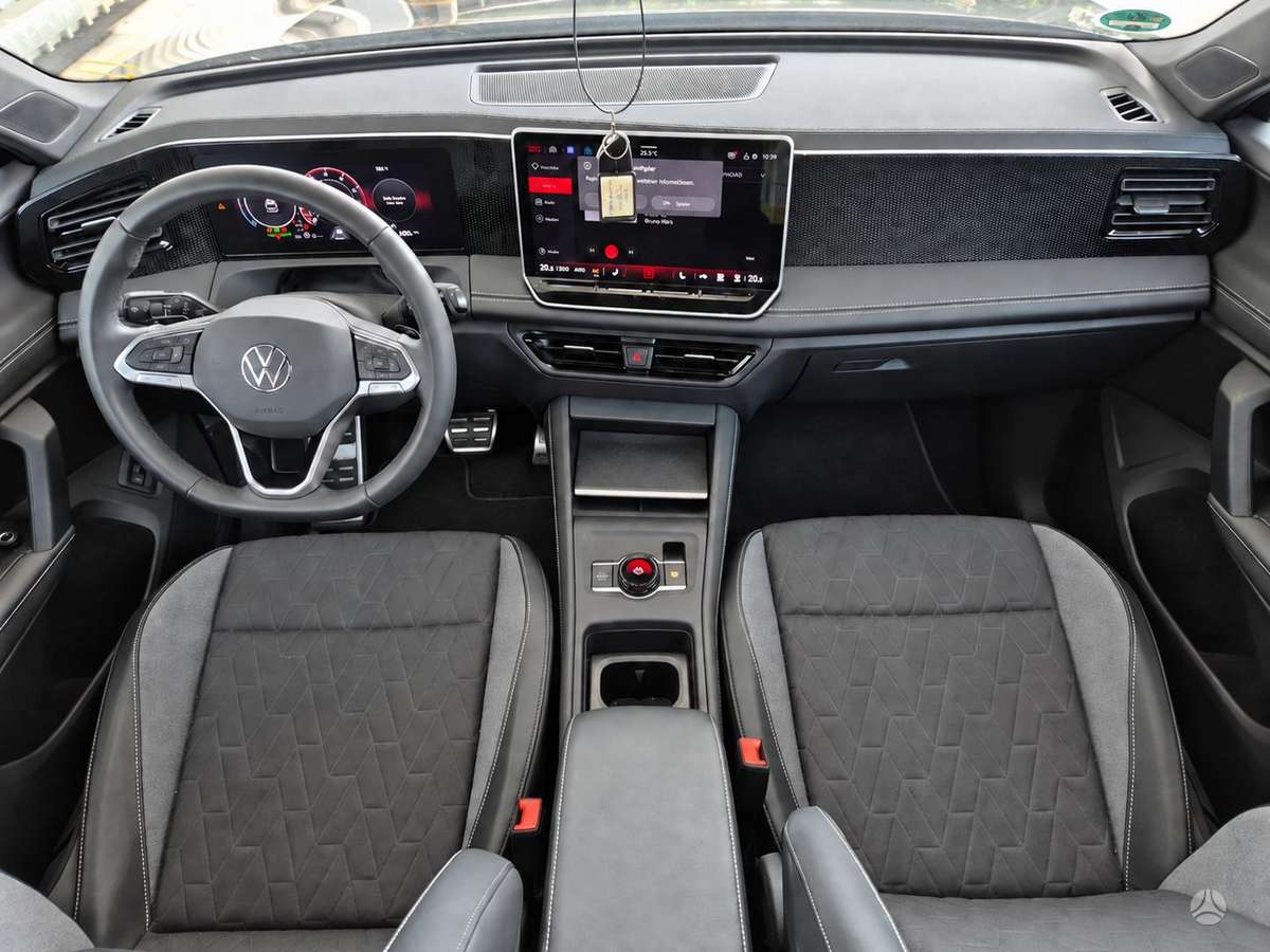 Volkswagen Tiguan - 4