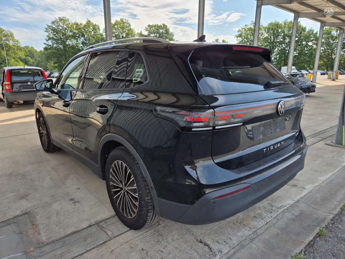 Volkswagen Tiguan - 2