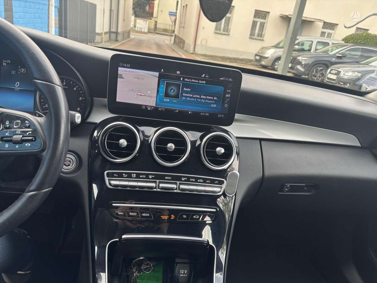 Mercedes-Benz C200 - 12