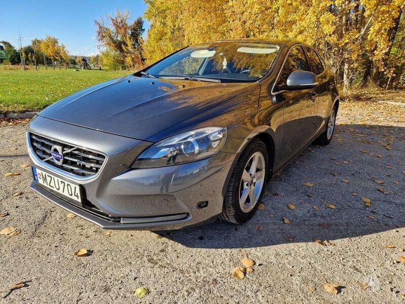 Volvo V40, 1.6 l., hatchback