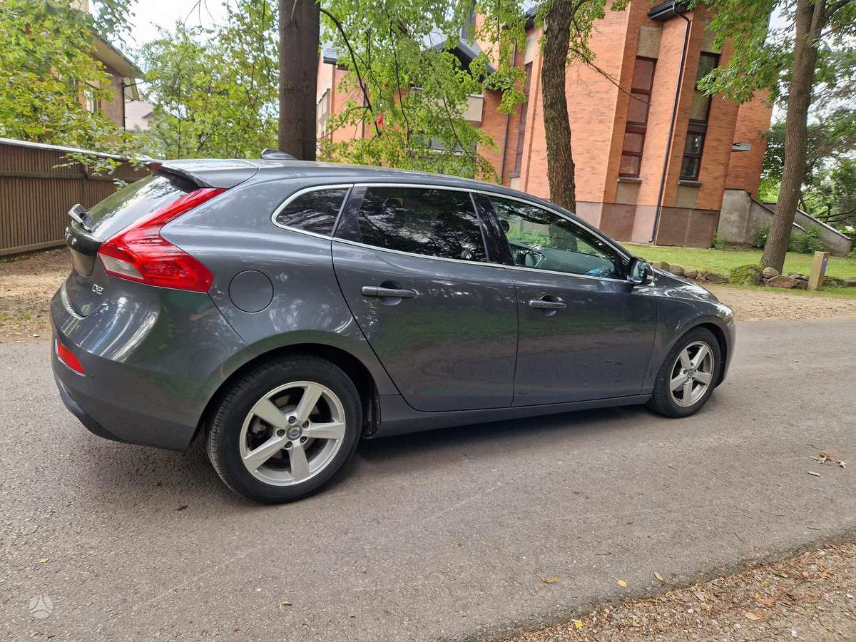 Volvo V40, 1.6 l., hatchback