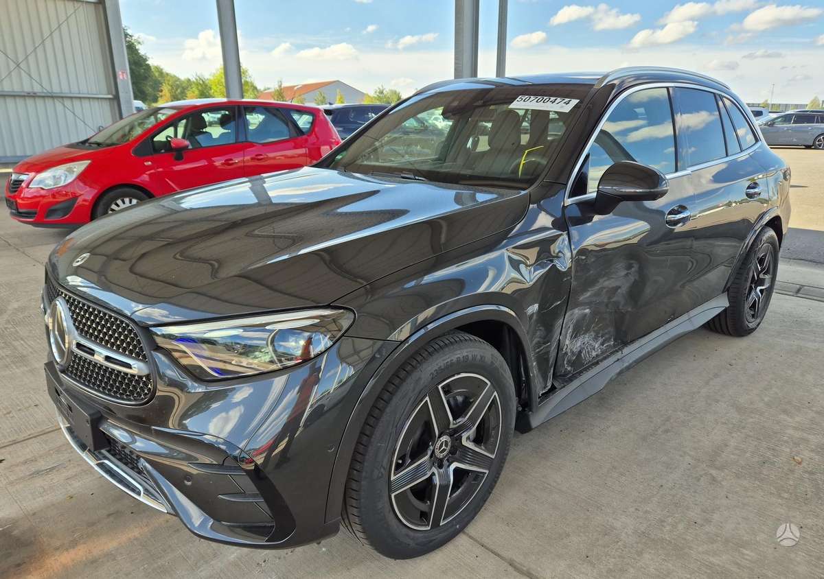Mercedes-Benz GLC300 - 2