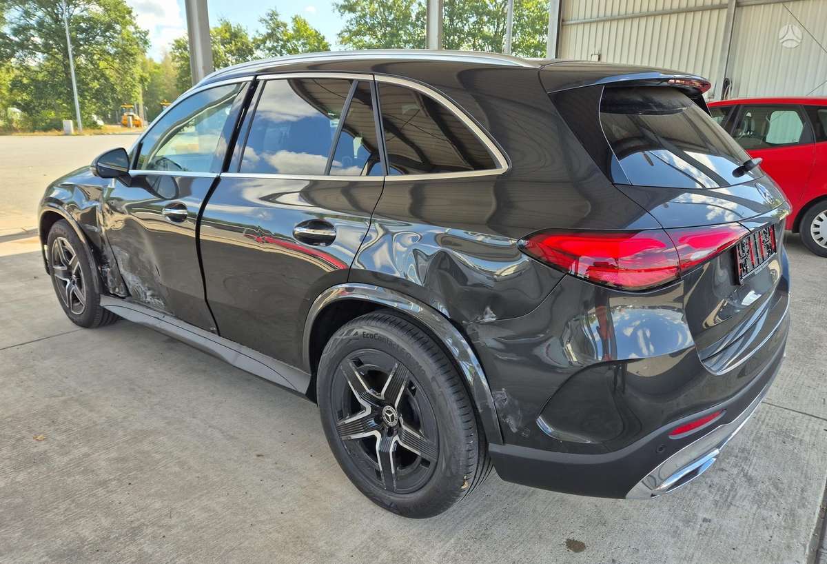 Mercedes-Benz GLC300 - 3