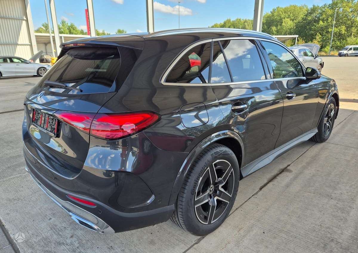 Mercedes-Benz GLC300 - 4
