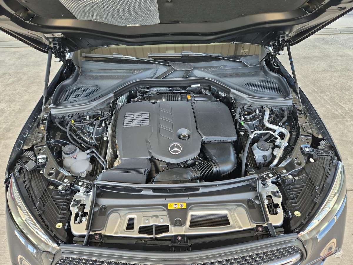 Mercedes-Benz GLC300 - 5