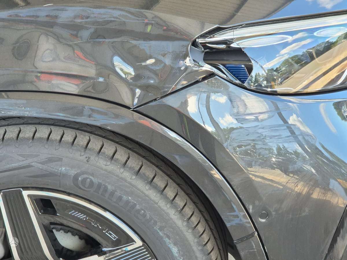 Mercedes-Benz GLC300 - 12